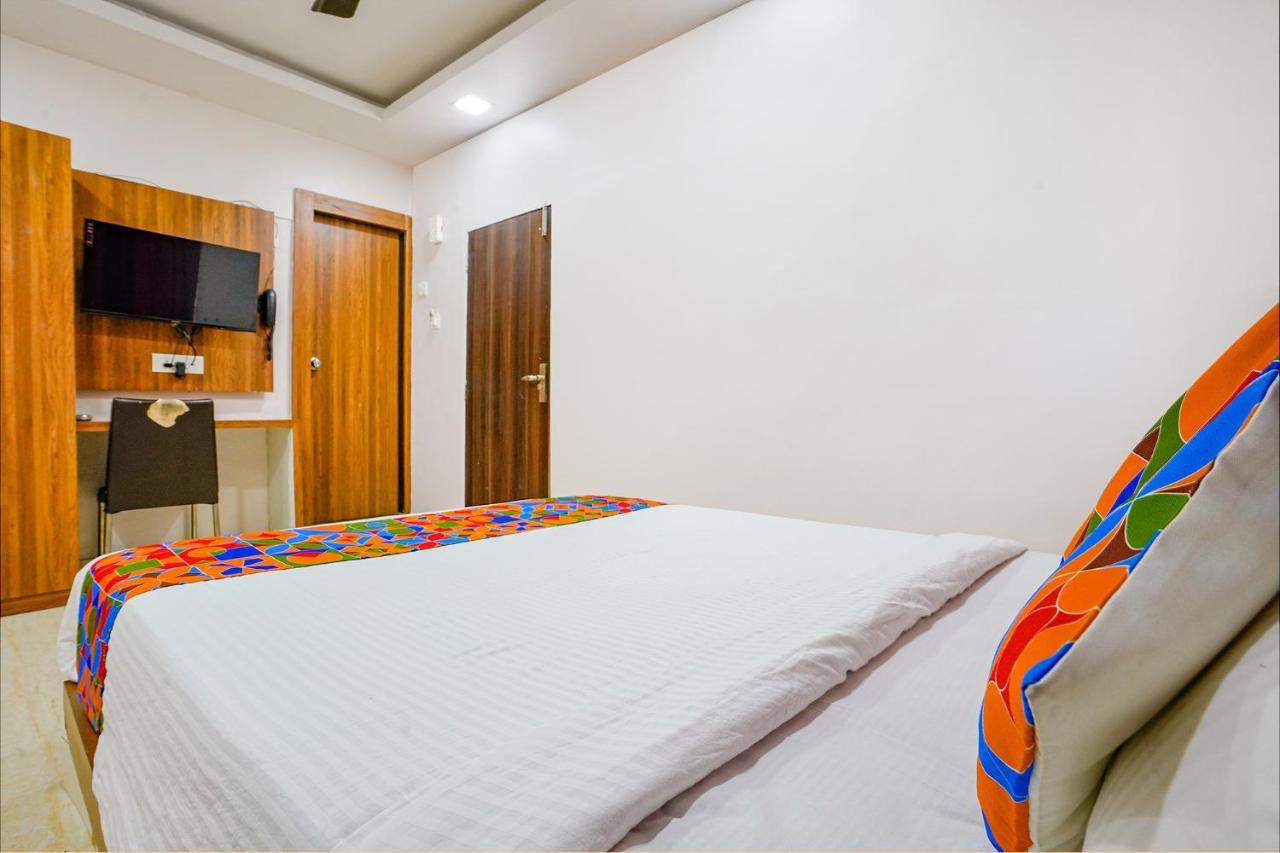 OYO 69614 Hotel Diamond Mumbai  Buitenkant foto